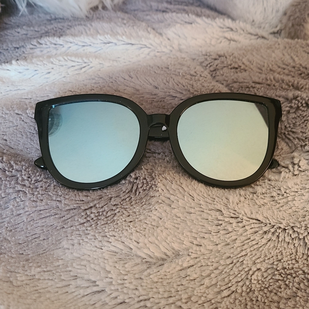 Sun Glasses - Picture 4 of 5